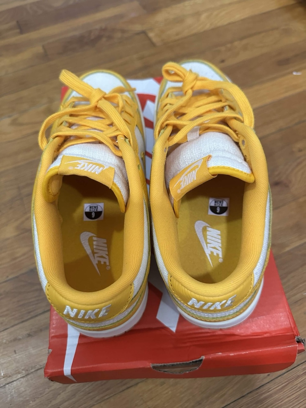 *Used* Nike Dunk Low Men White Yellow (HF4867-739) Size 9 *Damaged Original Box* - Picture 7 of 11